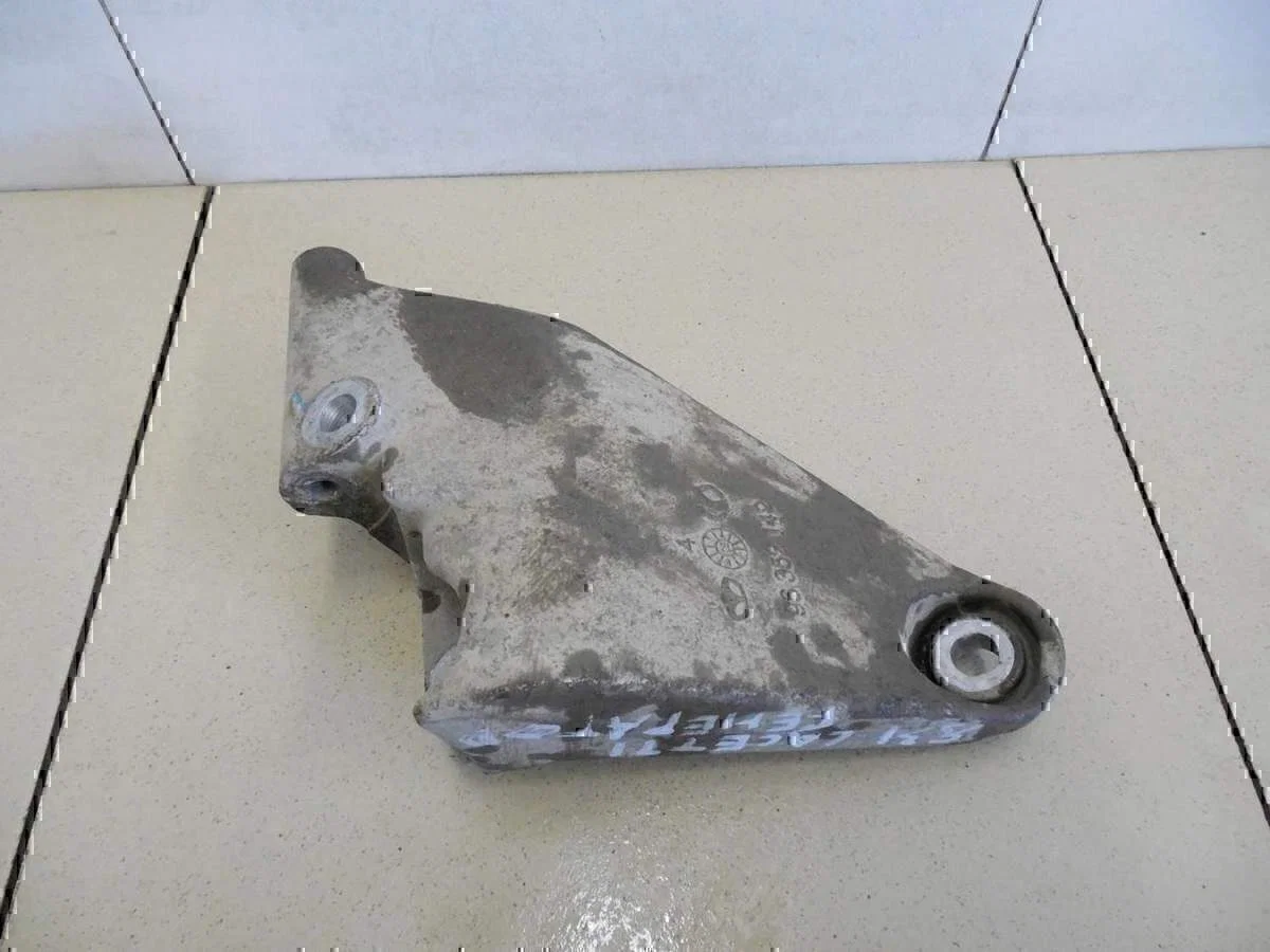 Кронштейн генератора Chevrolet Aveo (T200) 2003-2008 - изображение 1