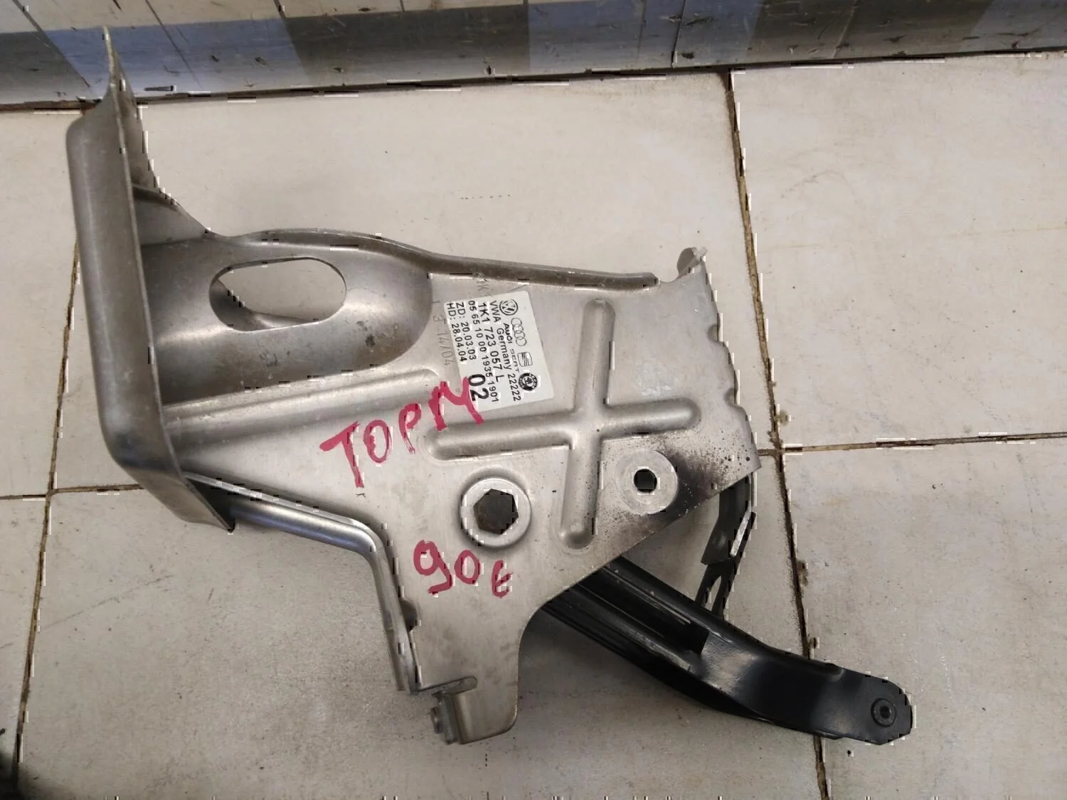 Кронштейн VW Golf V 2003-2009 - изображение 1