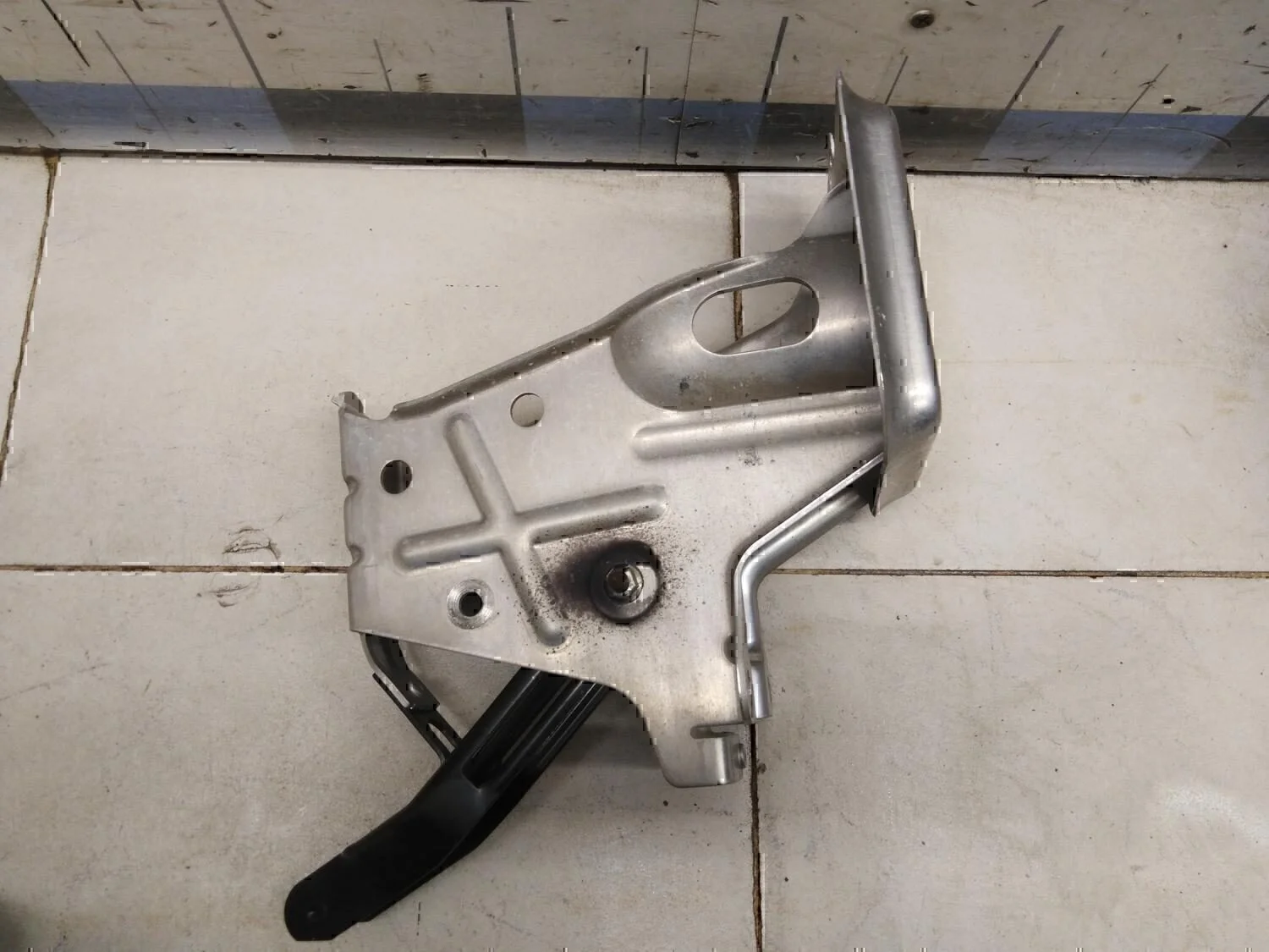 Кронштейн VW Golf V 2003-2009 - миниатюра 2