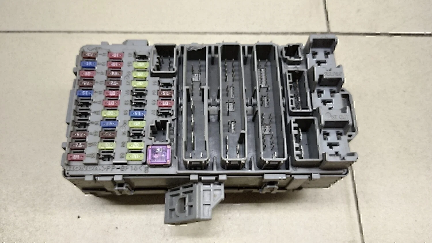 Блок предохранителей HONDA Civic 4D 2006-2012 - изображение 1