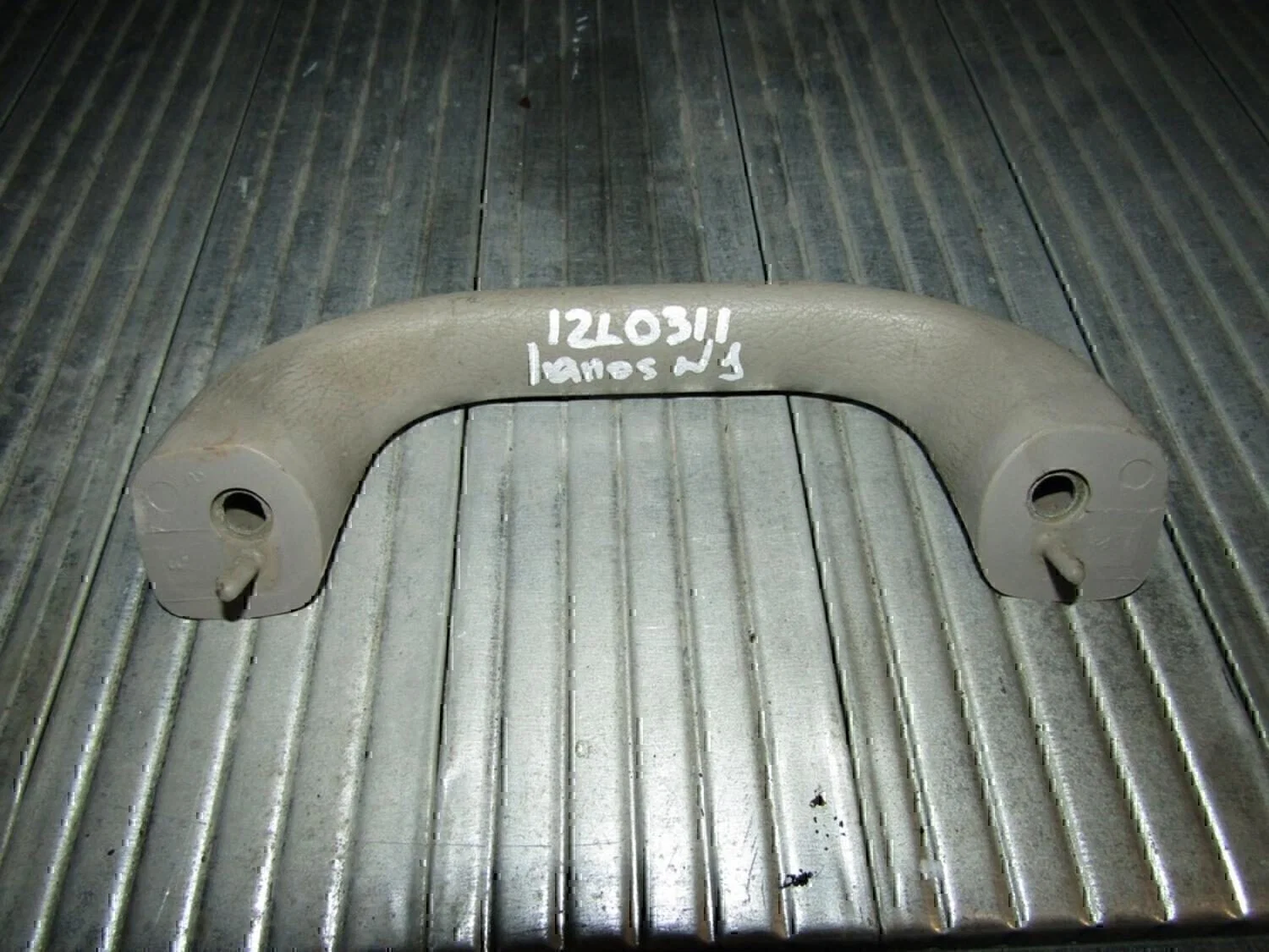 Ручка внутренняя потолочная Chevrolet Lanos 2004-2010 - изображение 1
