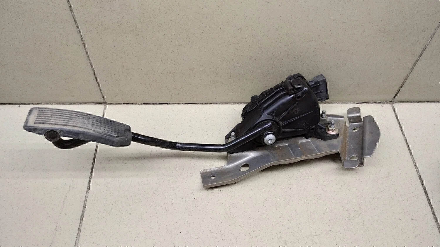 Педаль газа NISSAN Almera N16 2000-2006 - миниатюра 2