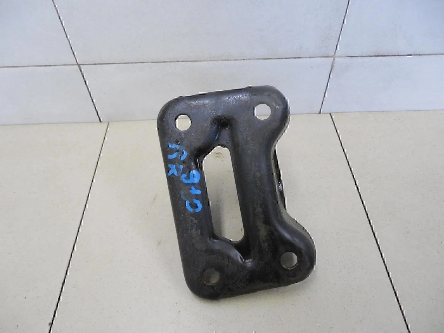 Кронштейн задней балки Peugeot-Citroen C4 2005-2011 - изображение 1