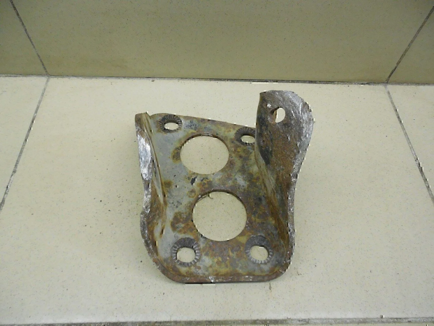 Кронштейн задней балки Audi A3 (8L1) 1996-2003 - изображение 1
