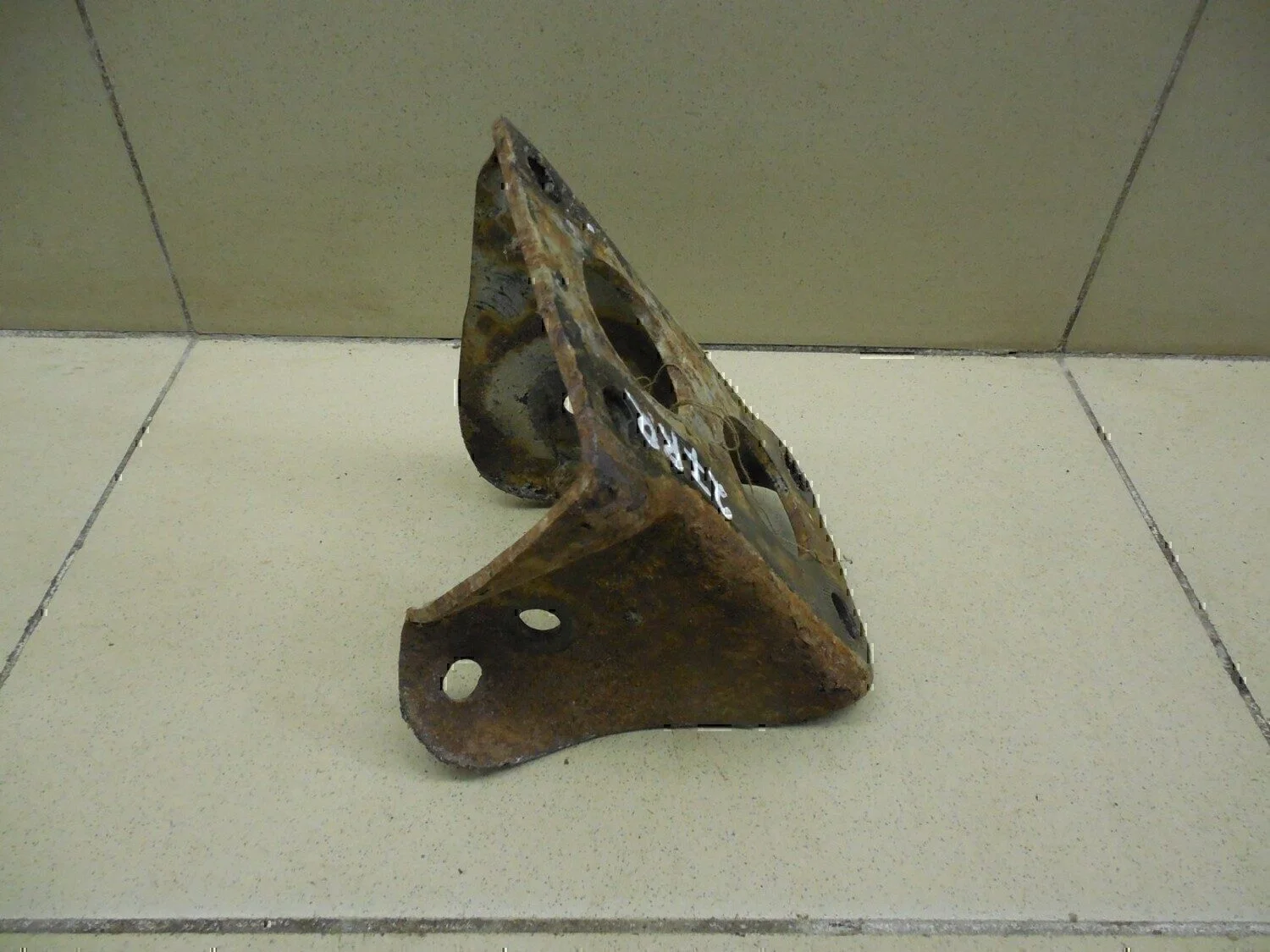 Кронштейн задней балки Audi A3 (8L1) 1996-2003 - миниатюра 3