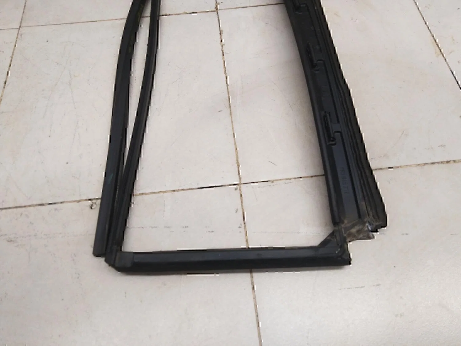 Уплотнитель стекла двери VW Touran 2003-2010 - миниатюра 10