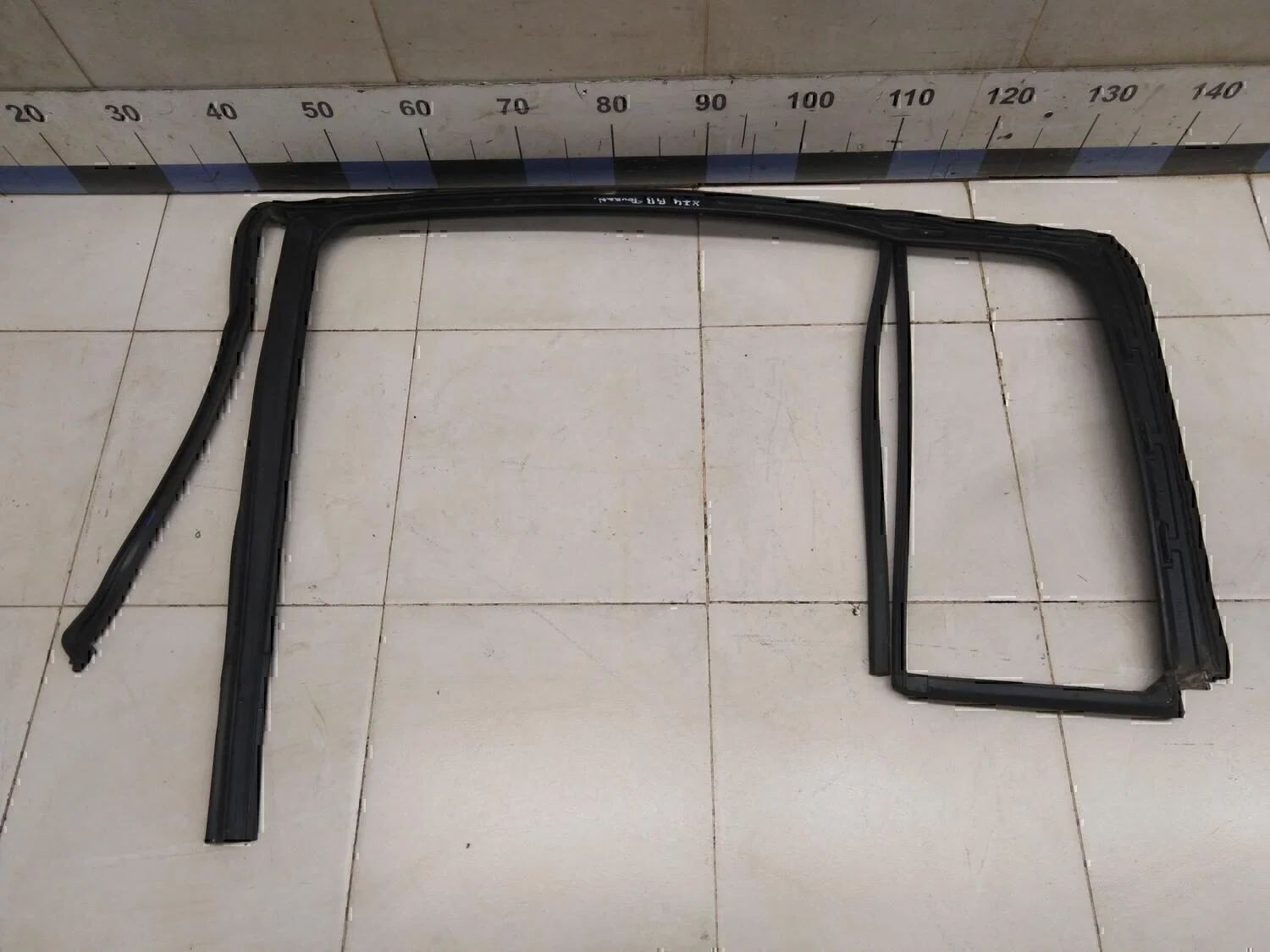 Уплотнитель стекла двери VW Touran 2003-2010 - миниатюра 9