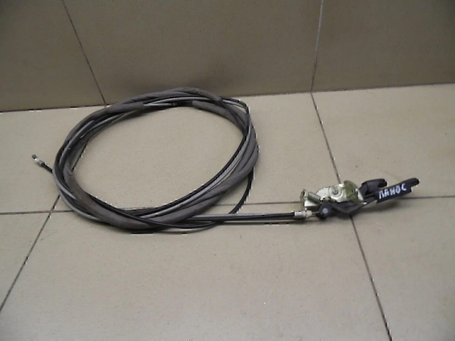 Ручка открывания багажника Chevrolet Lanos 2004-2010 - изображение 1