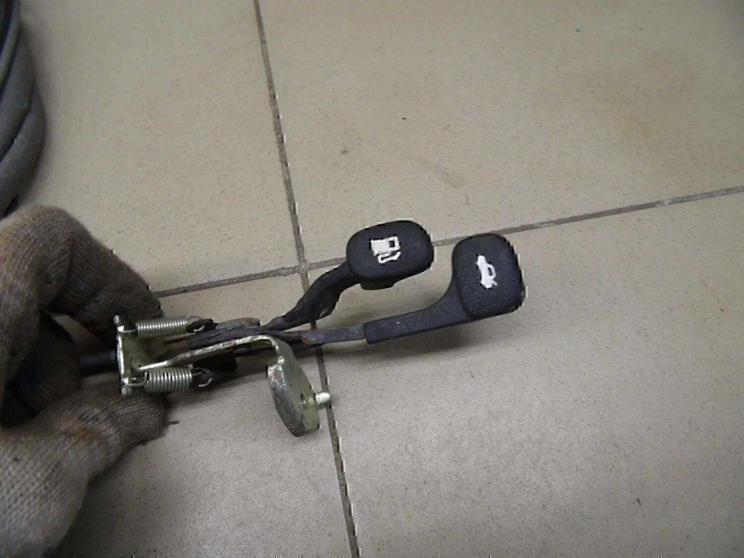 Ручка открывания багажника Chevrolet Lanos 2004-2010 - миниатюра 2