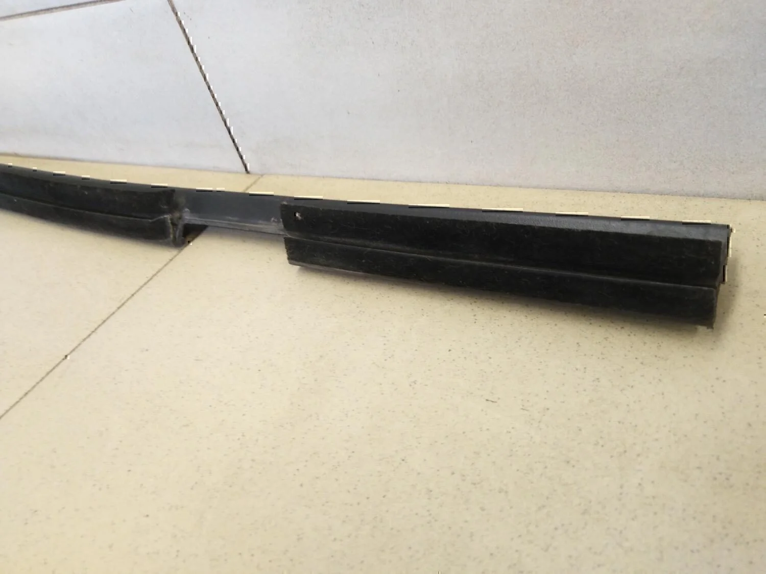 Накладка стекла заднего левого VW Jetta 2006-2011 - миниатюра 2