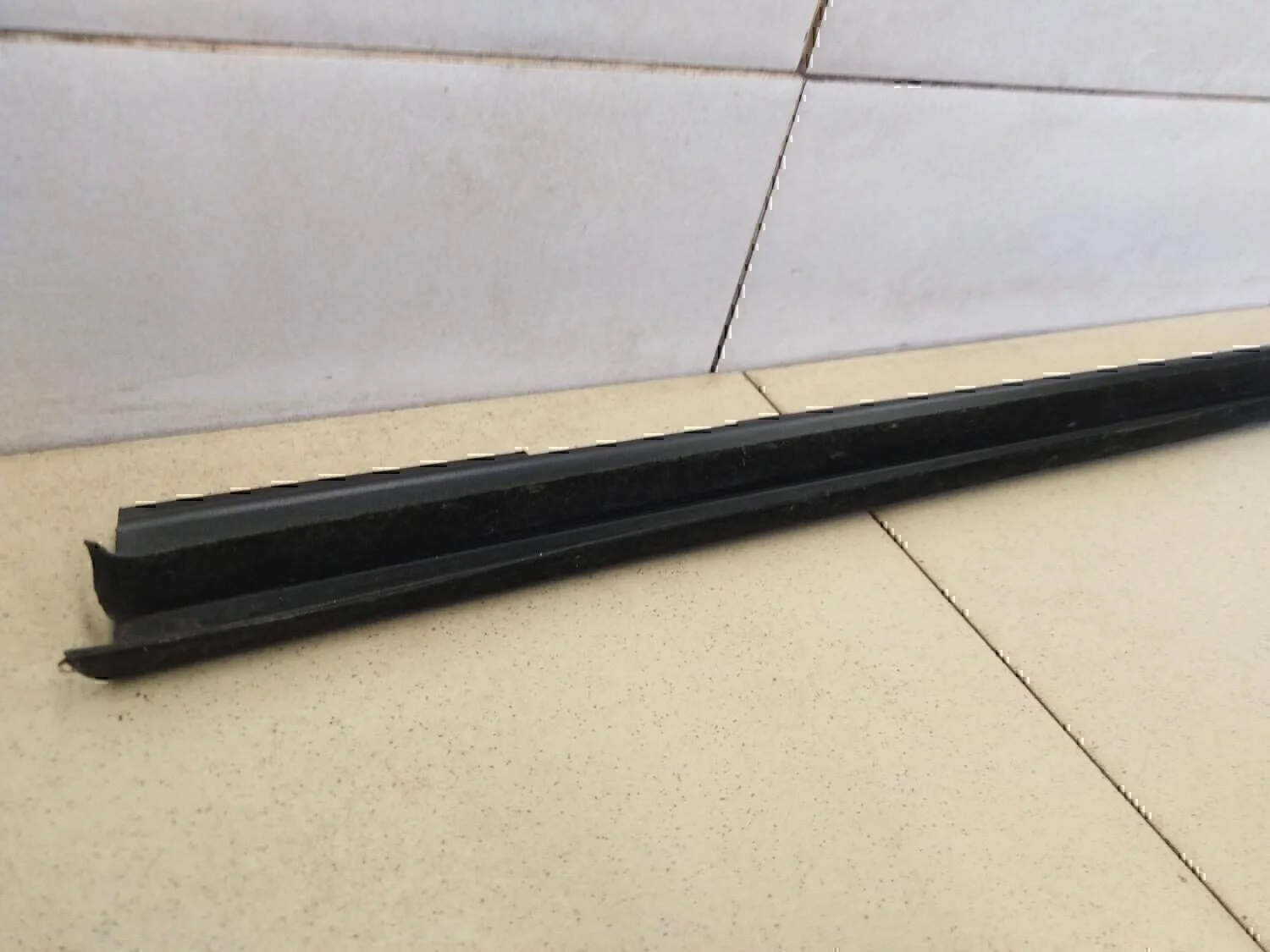 Накладка стекла заднего левого VW Jetta 2006-2011 - миниатюра 3