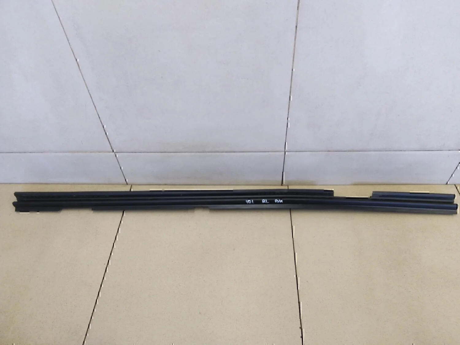 Накладка стекла заднего левого VW Jetta 2006-2011 - миниатюра 4