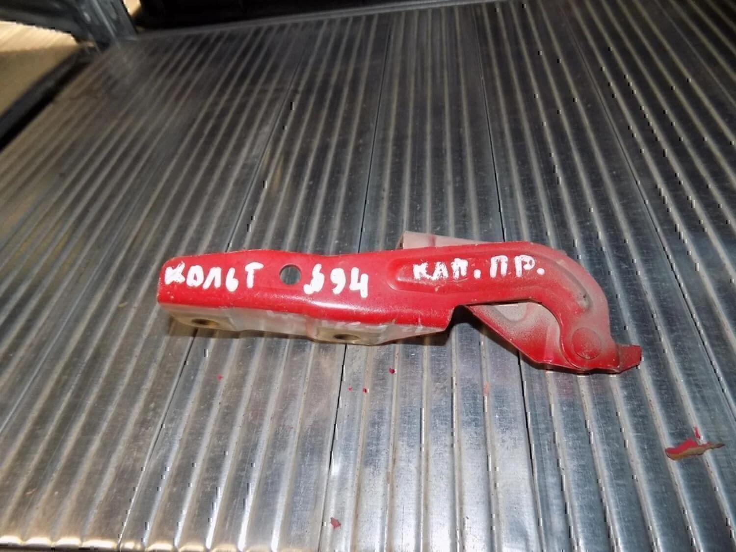 Петля капота правая MITSUBISHI Colt (Z3) 2004-2012 - изображение 1