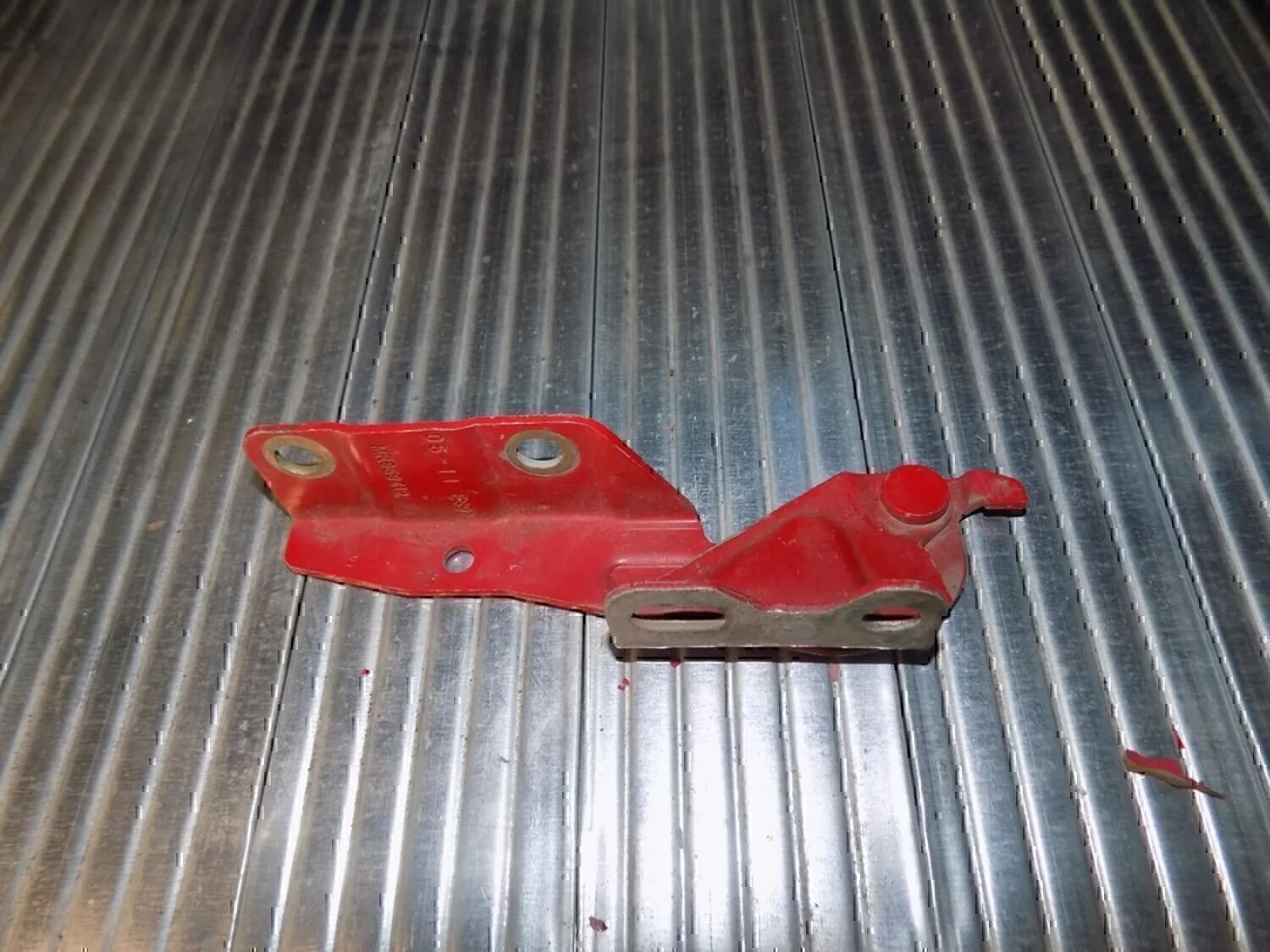 Петля капота правая MITSUBISHI Colt (Z3) 2004-2012 - миниатюра 2