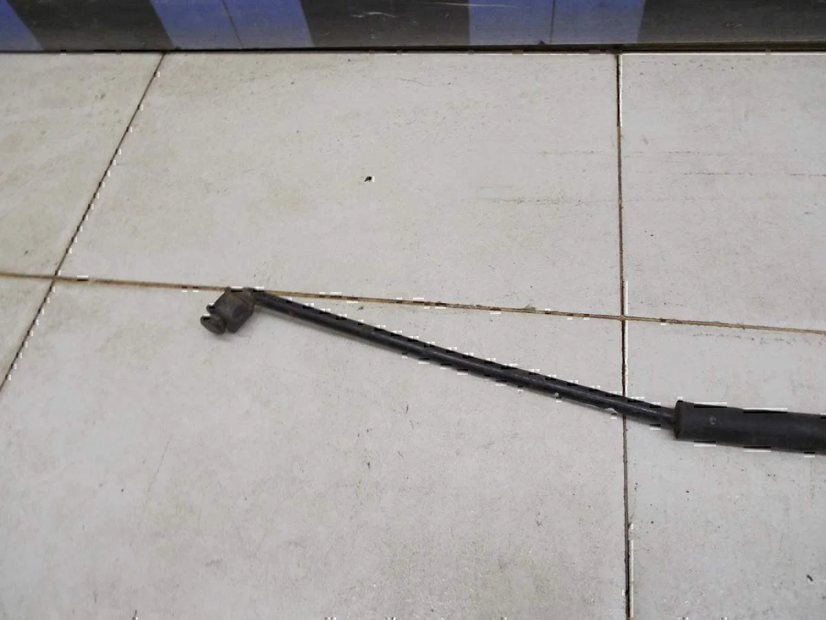 Держатель капота Hyundai-KIA Elantra 2000-2005 - миниатюра 2