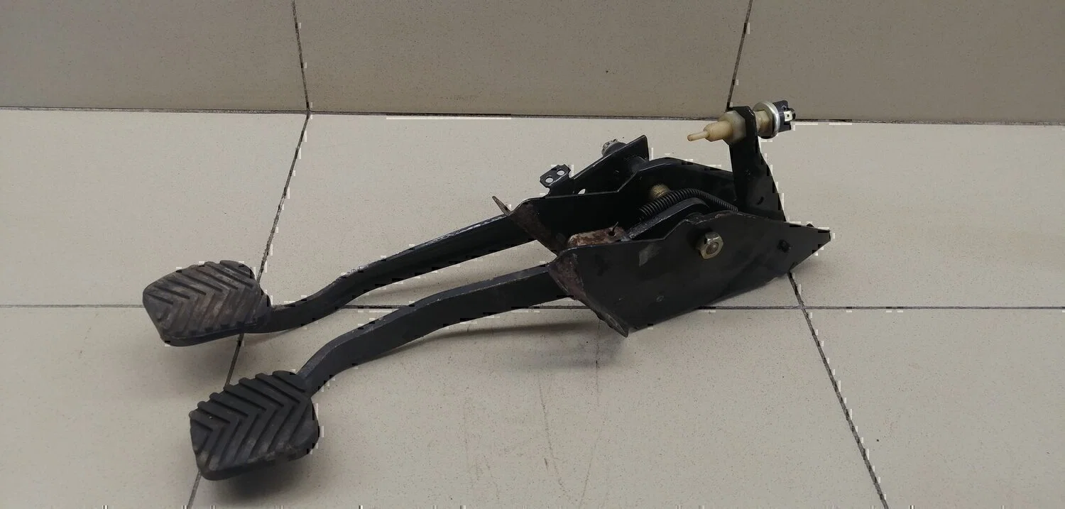 Блок педалей GAZ Volga 3110 1997–2004 - миниатюра 2
