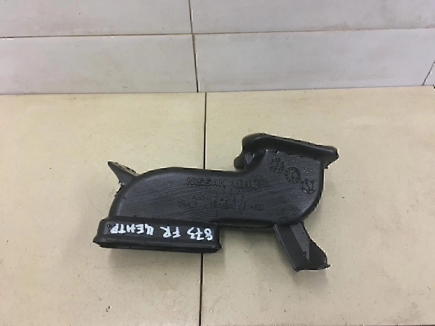 Воздуховод NISSAN Tiida (C11) 2007-2014 - изображение 1