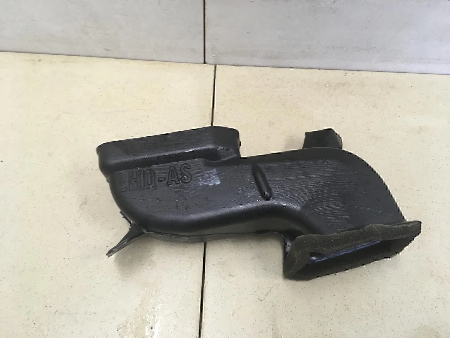 Воздуховод NISSAN Tiida (C11) 2007-2014 - миниатюра 2
