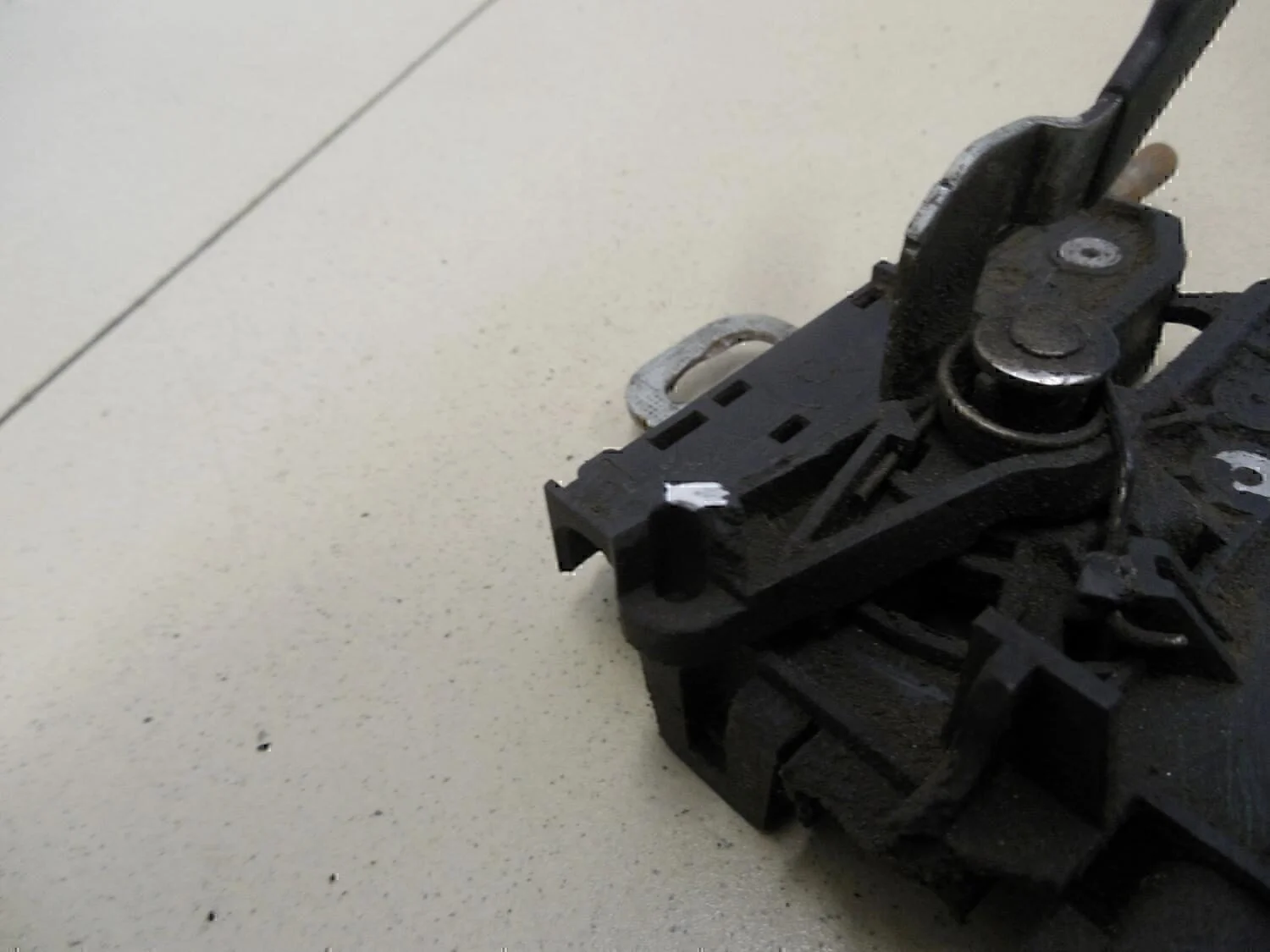 Замок капота FORD Focus I 1998-2004 - миниатюра 3