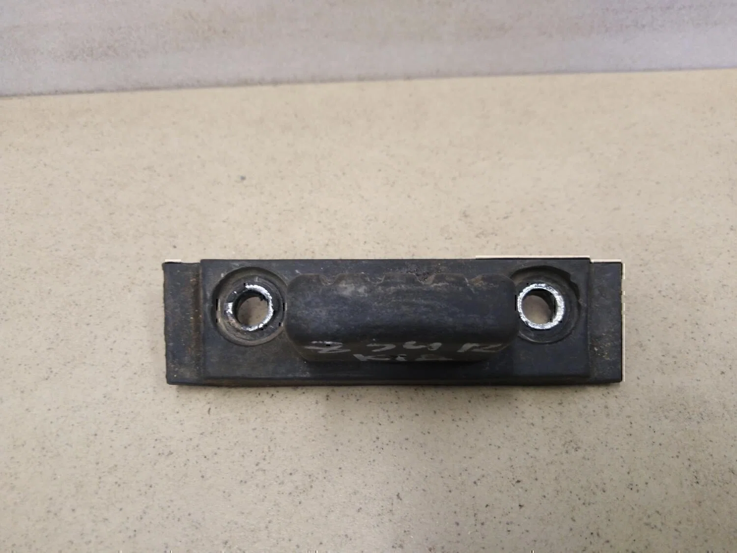 Отбойник крышки багажника Hyundai-KIA Tucson 2004-2010 - миниатюра 2