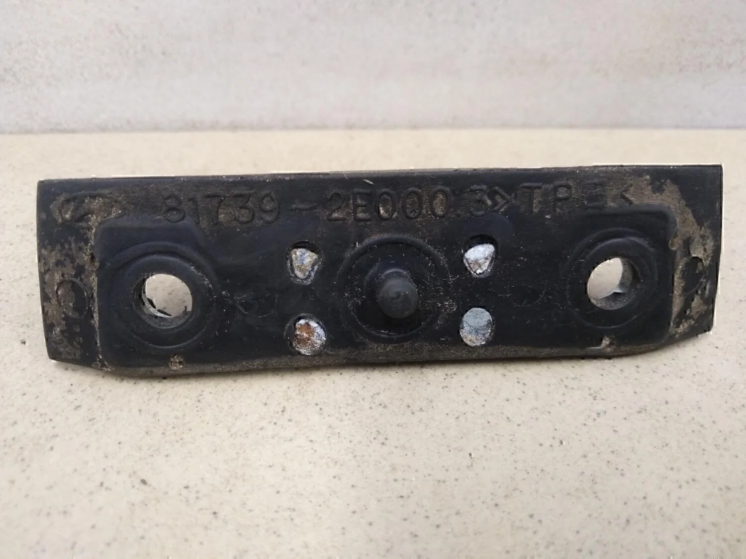 Отбойник крышки багажника Hyundai-KIA Tucson 2004-2010 - миниатюра 3