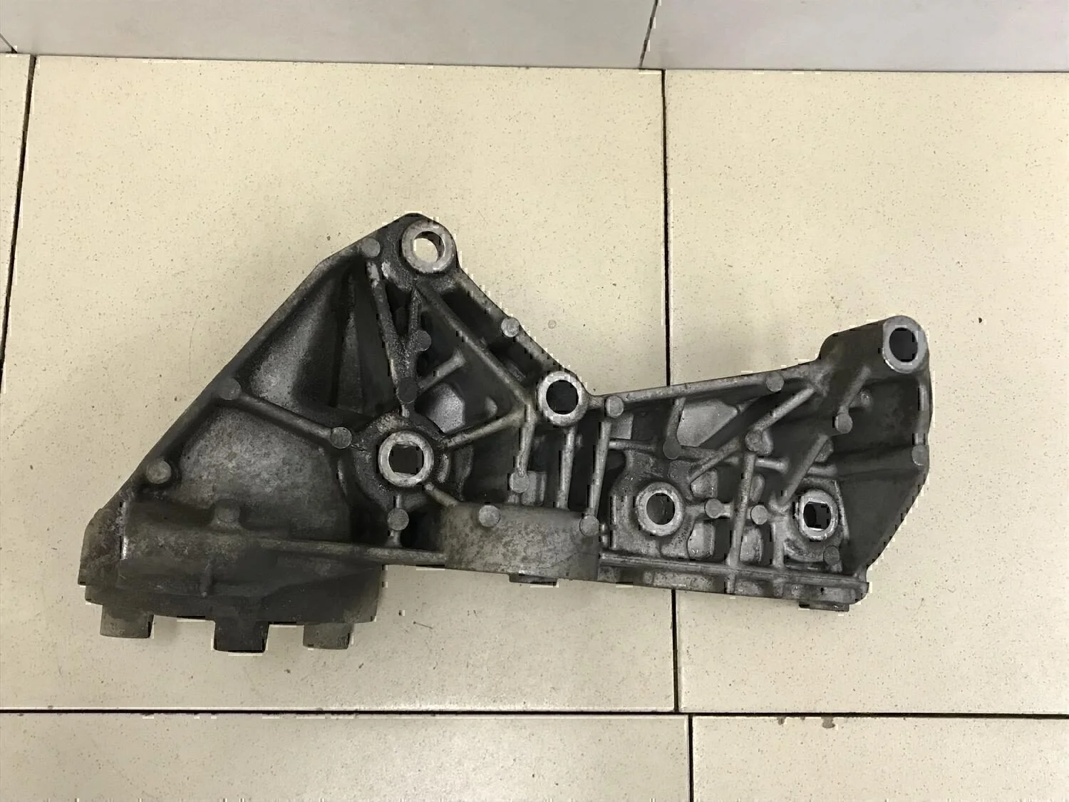 Кронштейн генератора NISSAN Almera (G15) 2013> - миниатюра 5