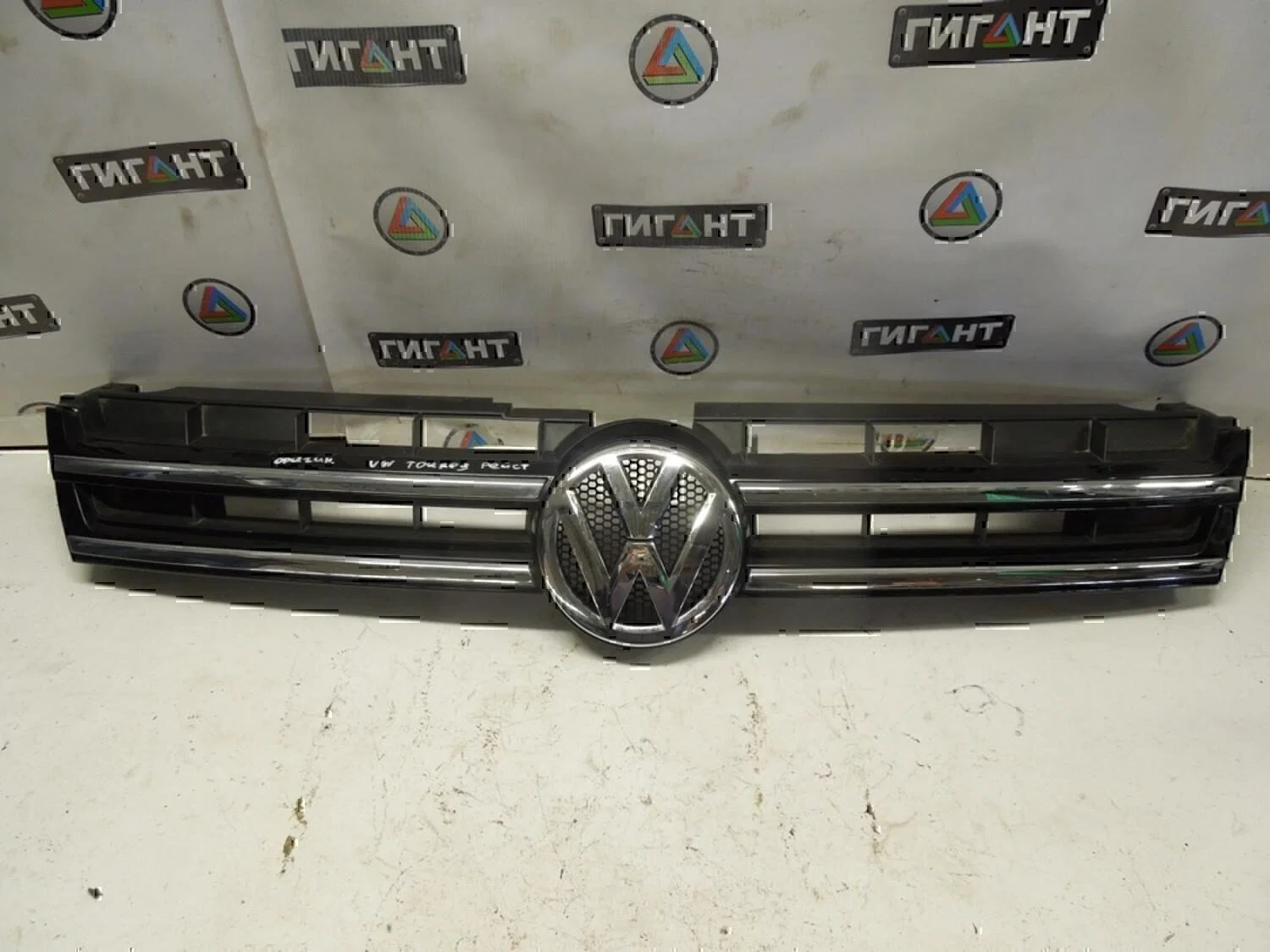 Решетка радиатора VW Touareg 2010> - изображение 1