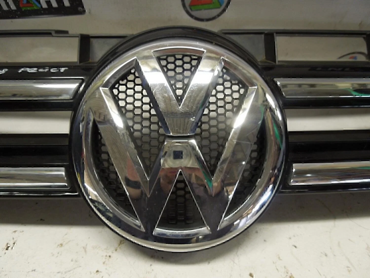 Решетка радиатора VW Touareg 2010> - миниатюра 2