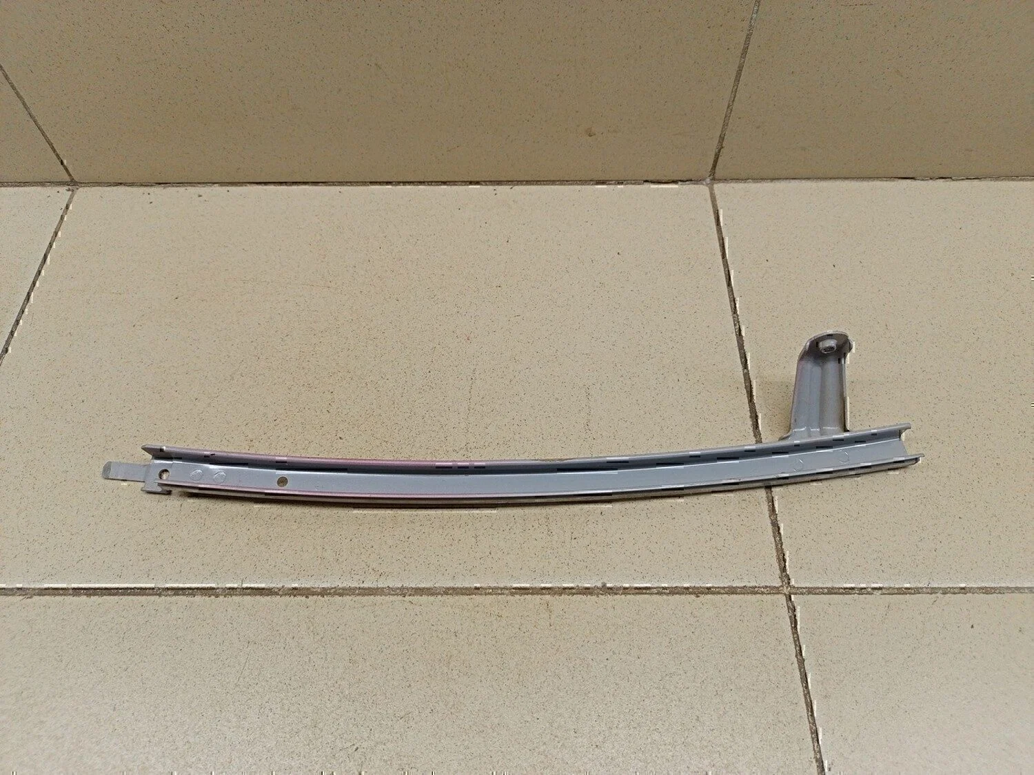 Направляющая стекла двери TOYOTA Yaris 2005-2011 - миниатюра 2