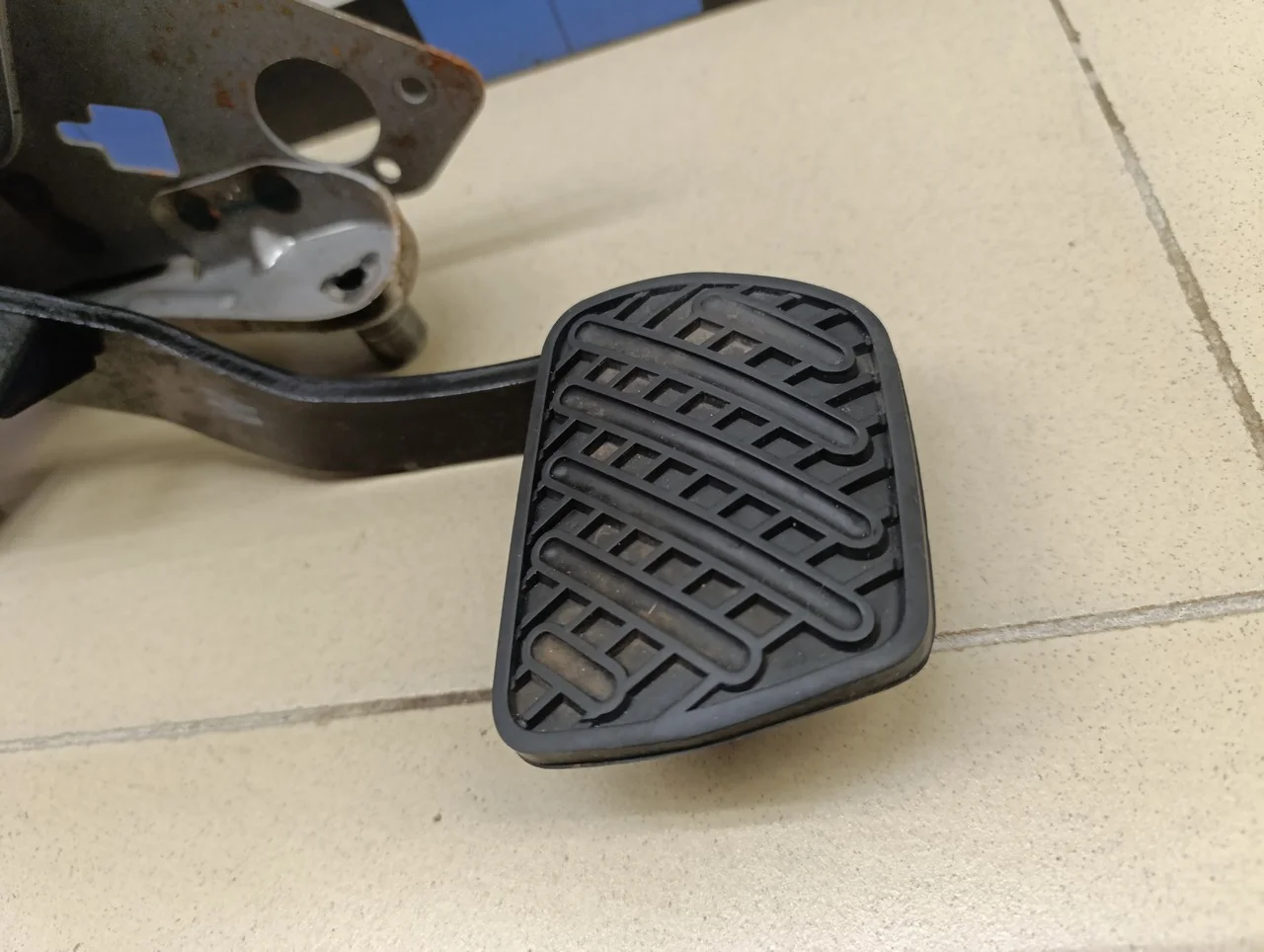 Педаль тормоза NISSAN Juke (F15) 2011> - миниатюра 2
