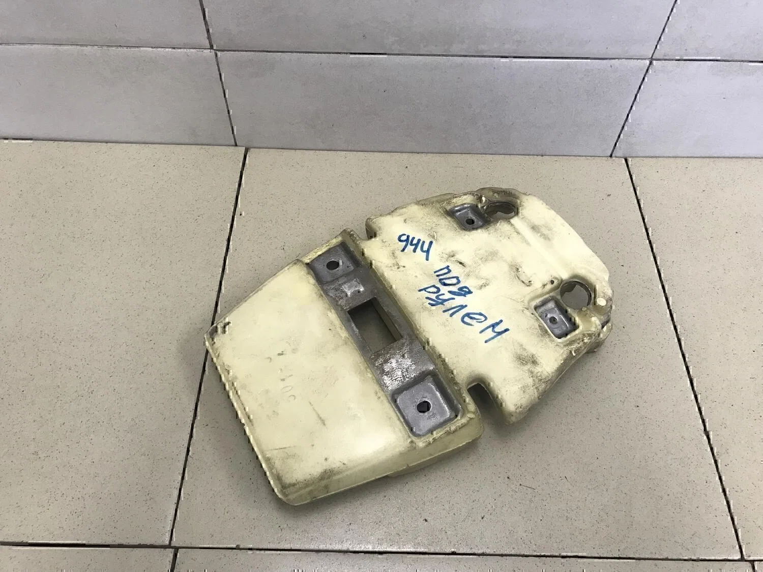 Кожух рулевой колонки NISSAN Almera Tino 2000-2006 - миниатюра 2