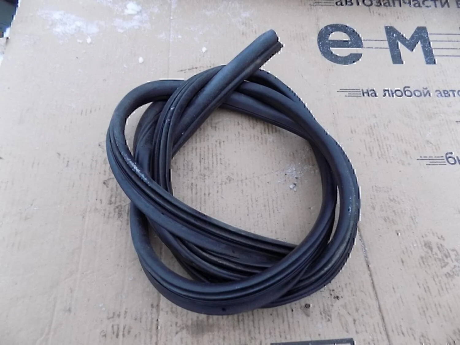 Уплотнитель двери NISSAN Qashqai (J10) 2006-2014 - изображение 1