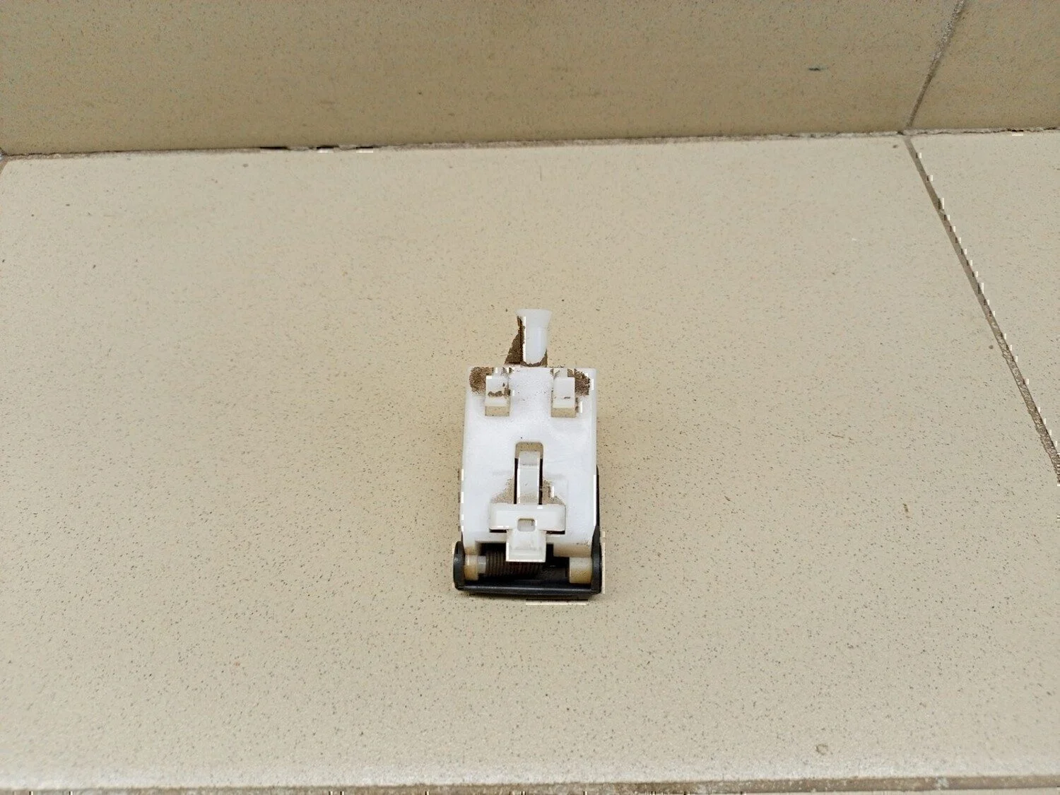 Ручка открывания капота TOYOTA Avensis II 2003-2008 - миниатюра 4
