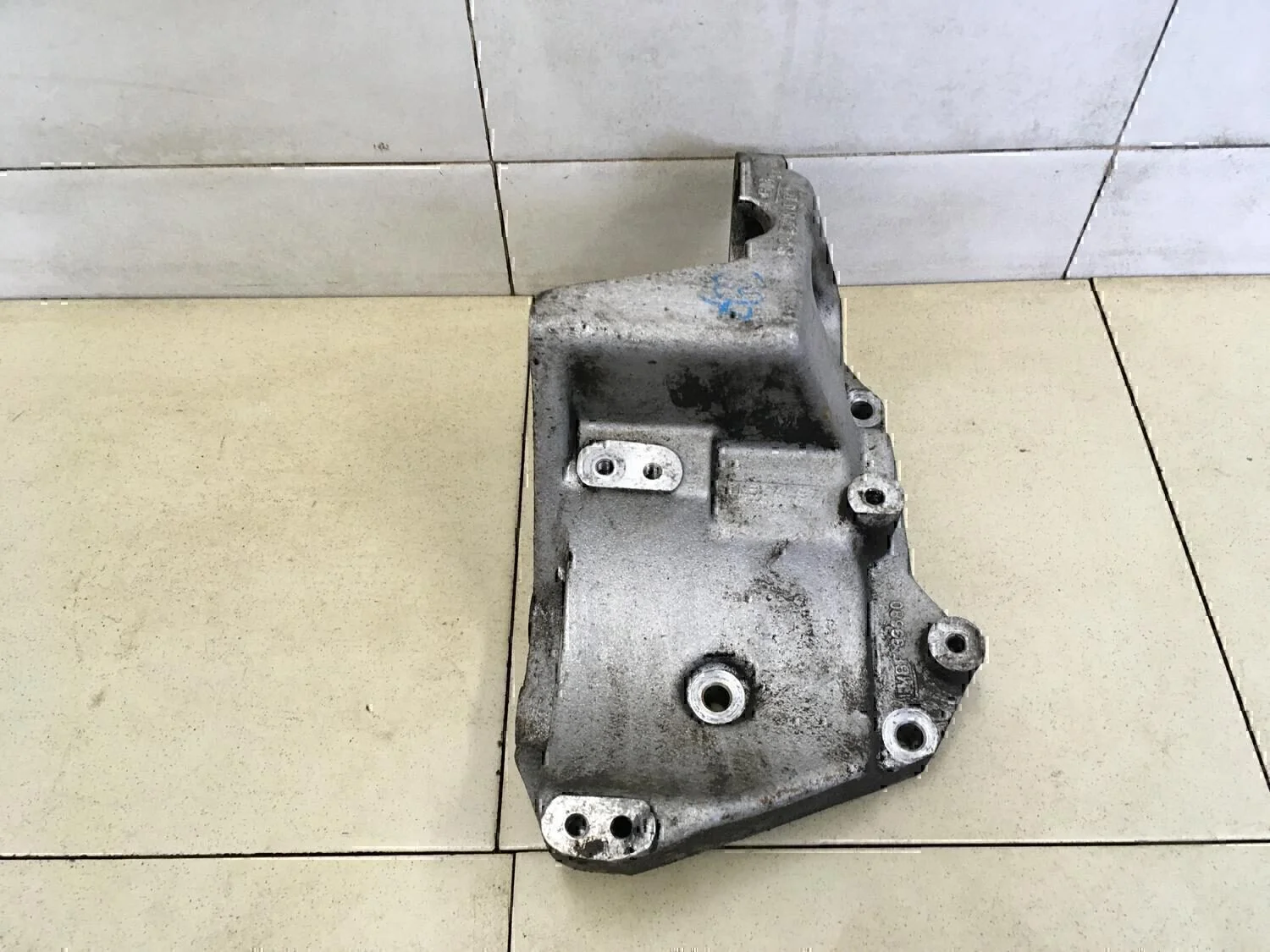 Кронштейн генератора OPEL Vectra B 1995-1999 - изображение 1