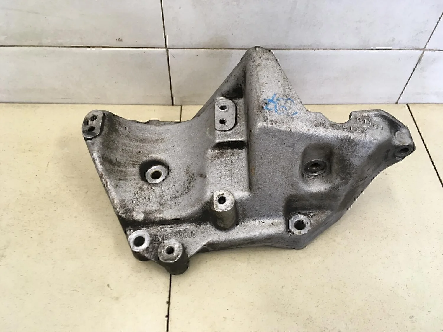 Кронштейн генератора OPEL Vectra B 1995-1999 - миниатюра 2