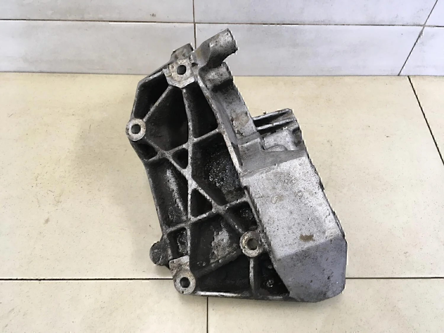 Кронштейн генератора OPEL Vectra B 1995-1999 - миниатюра 4