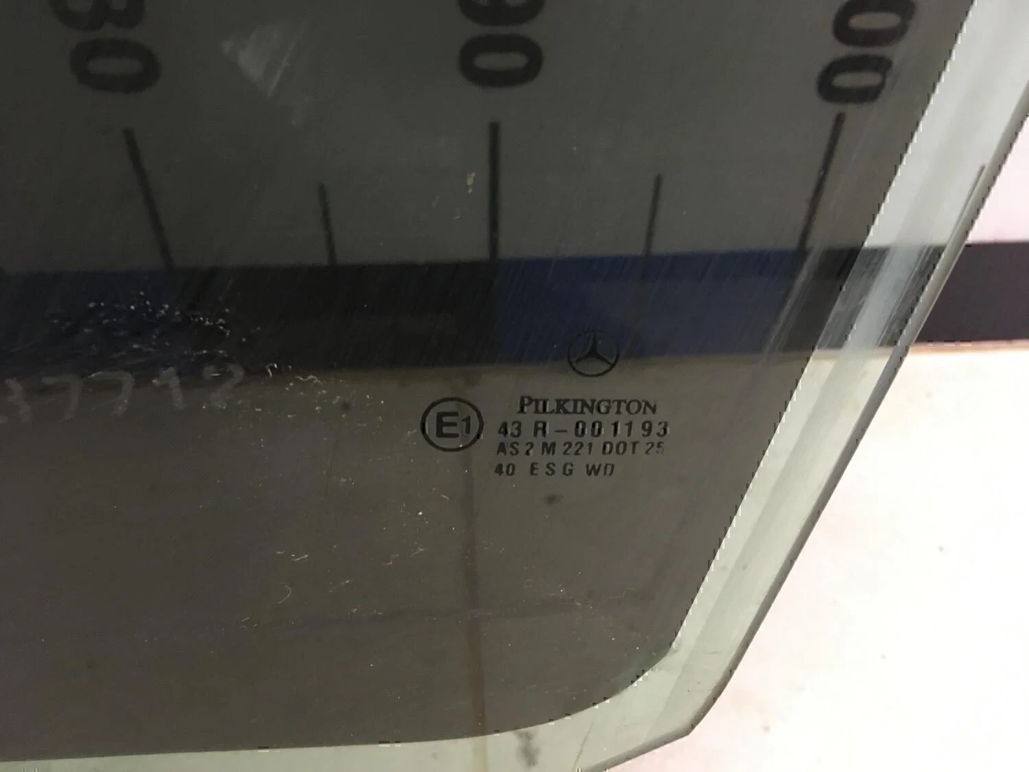 Стекло двери передней левой MERCEDES-BENZ W203 2000-2006 - миниатюра 4