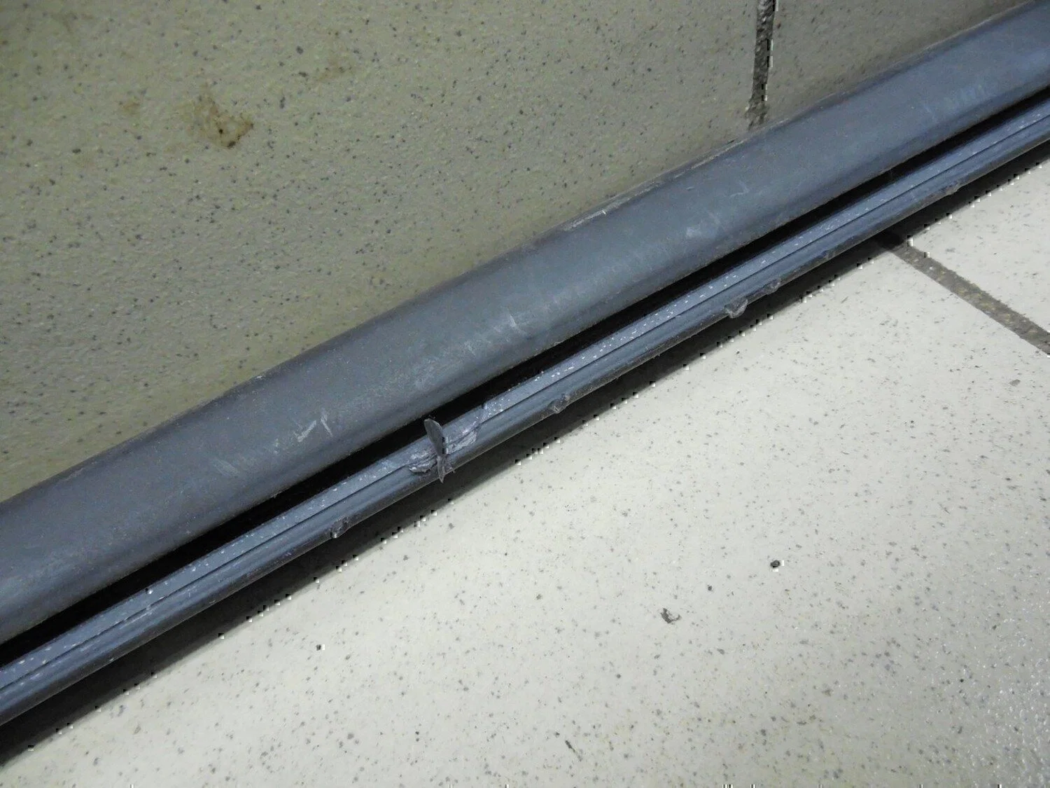 Накладка стекла заднего правого TOYOTA Yaris 2005-2011 - миниатюра 4