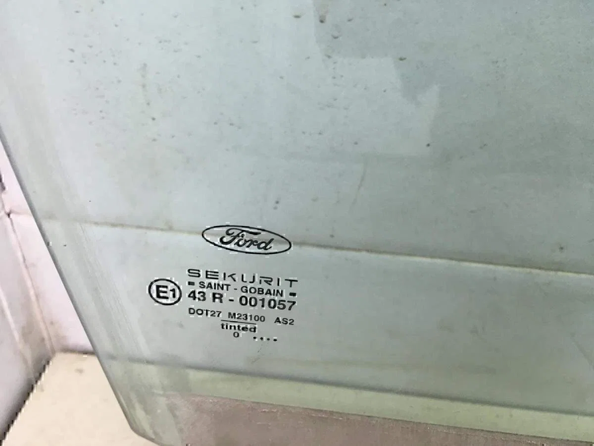 Стекло двери передней правой FORD Focus I 1998-2004 - миниатюра 3