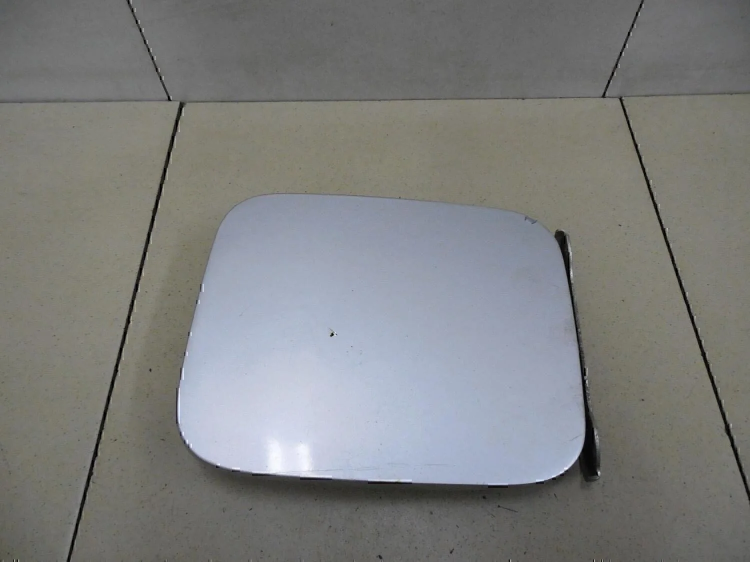 Лючок бензобака NISSAN Almera Tino 2000-2006 - миниатюра 2