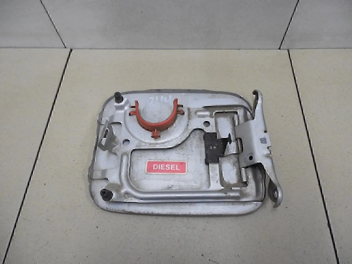 Лючок бензобака NISSAN Almera Tino 2000-2006 - миниатюра 3