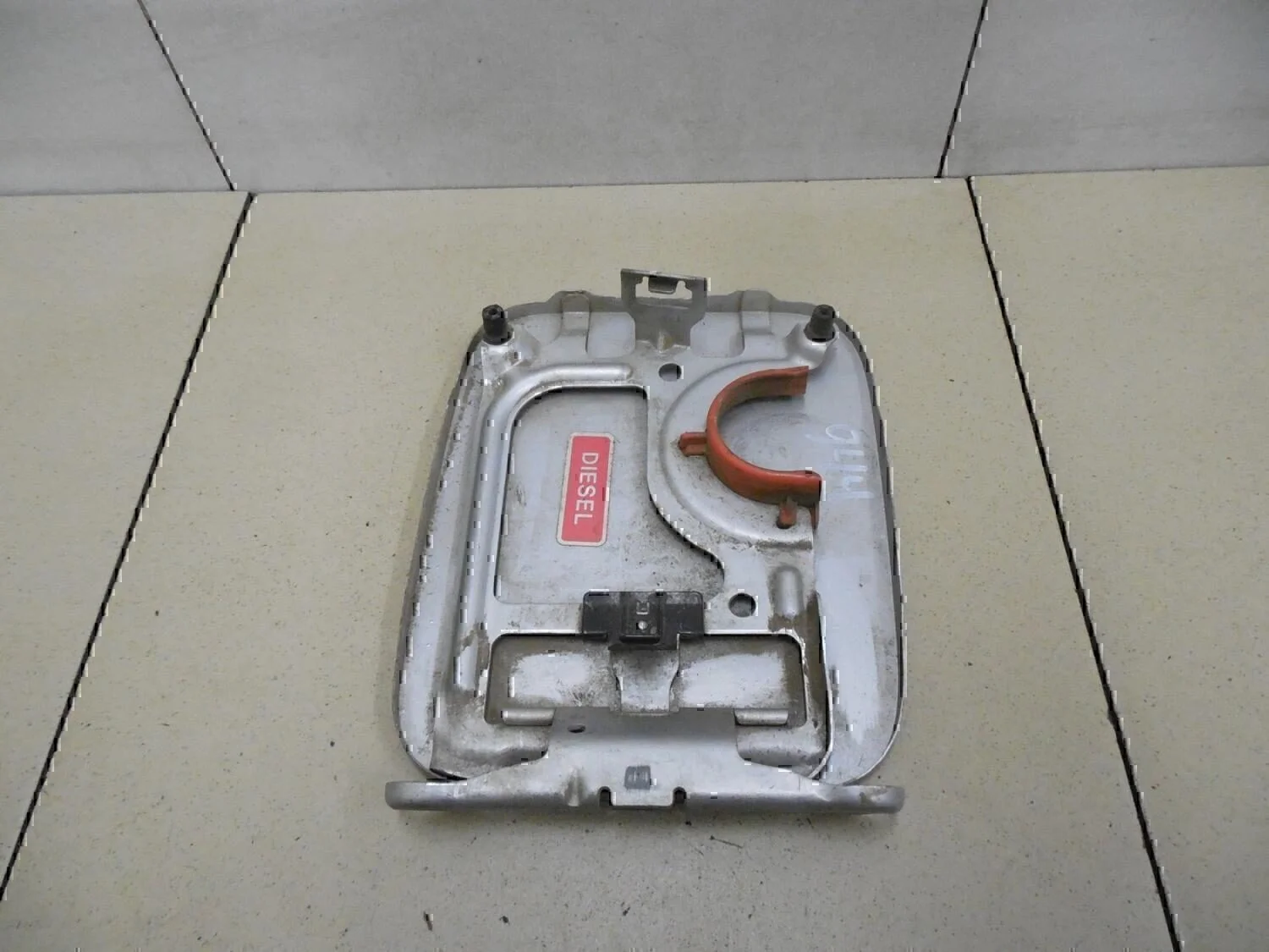 Лючок бензобака NISSAN Almera Tino 2000-2006 - миниатюра 4