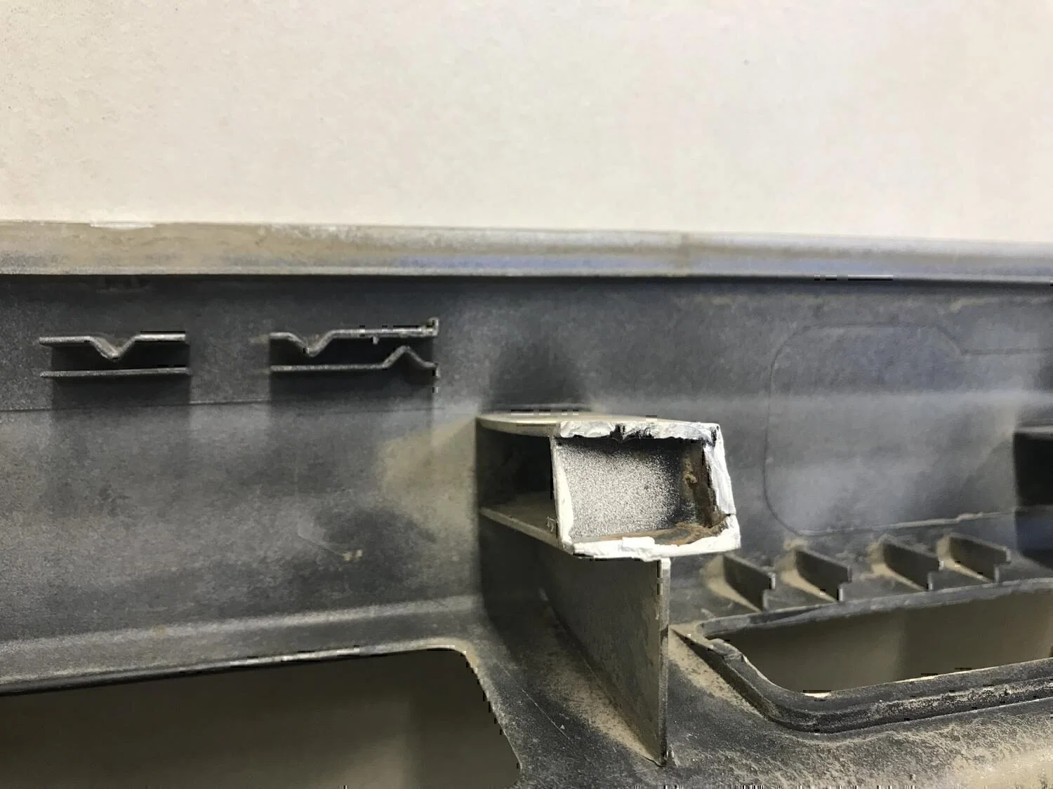 Накладка двери багажника NISSAN Almera Tino 2000-2006 - миниатюра 5
