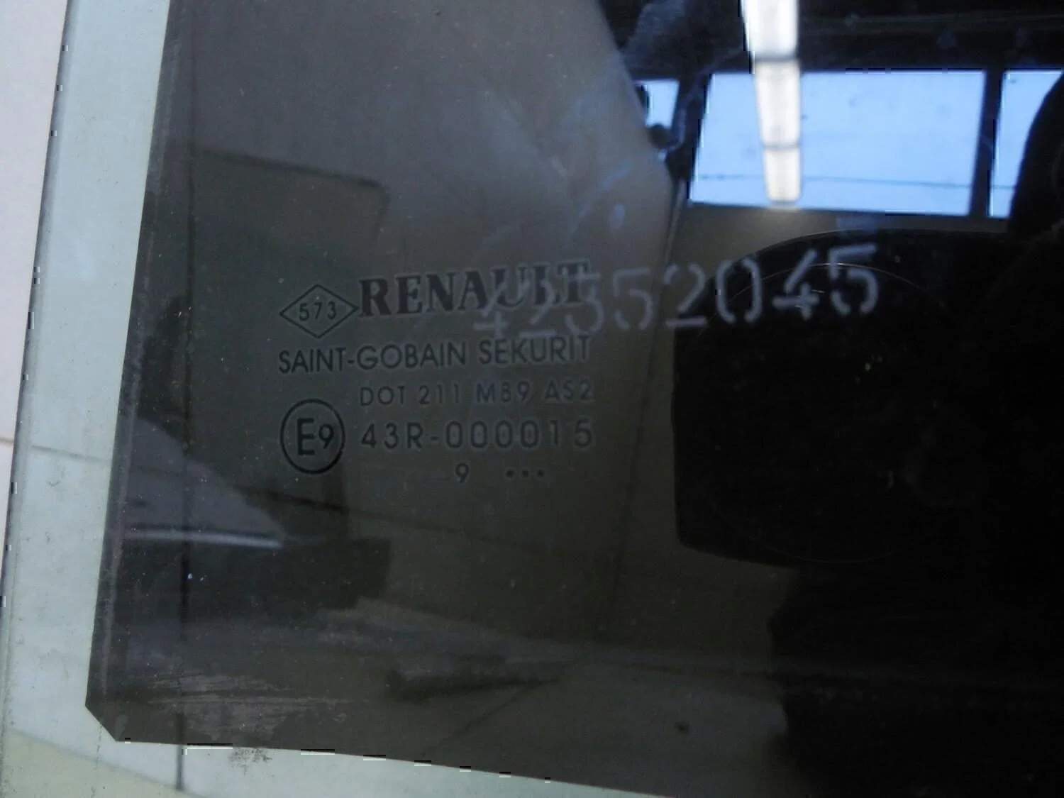 Стекло двери задней левой RENAULT Megane III 2009-2016 - миниатюра 2