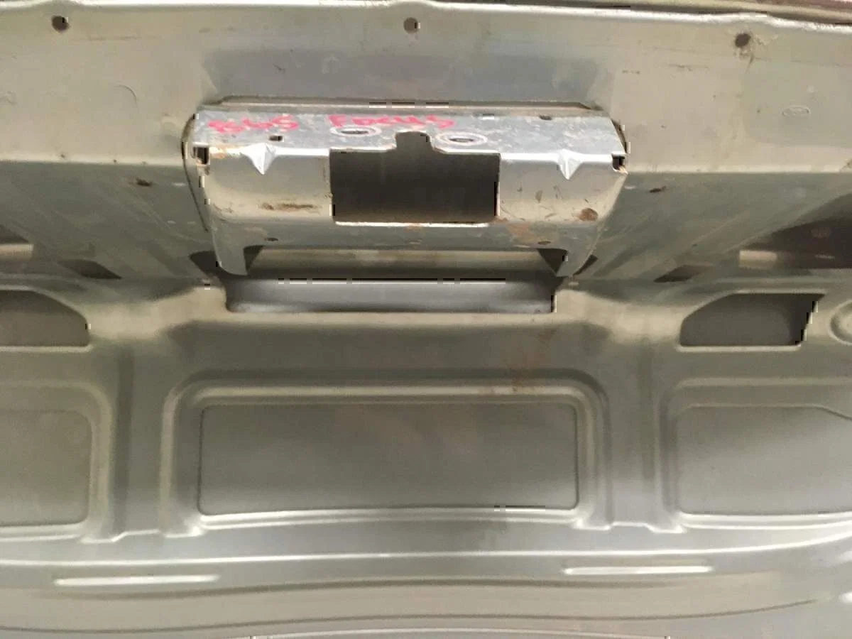 Крышка багажника FORD Focus I 1998-2004 - миниатюра 8
