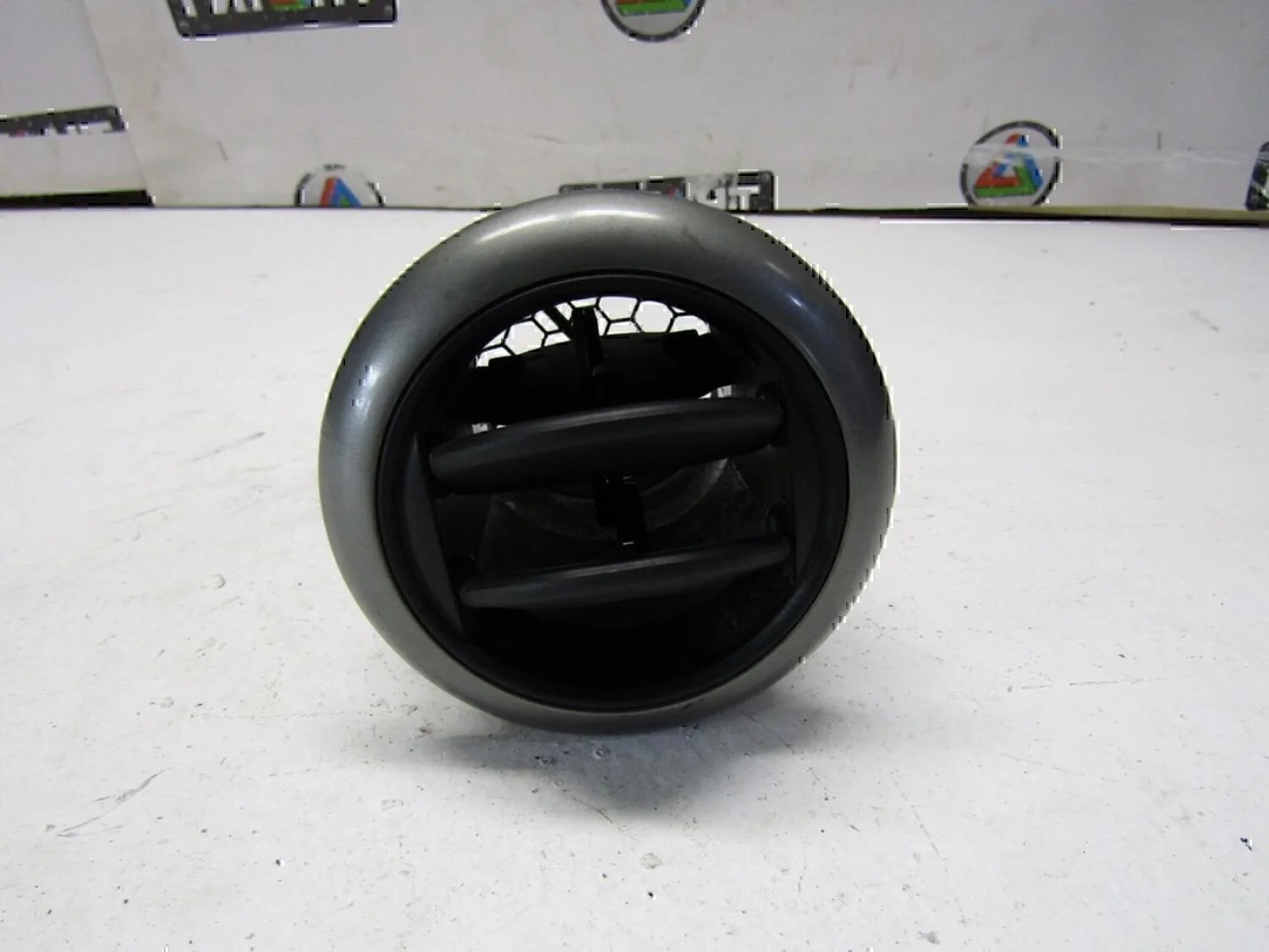 Дефлектор воздушный NISSAN Note (E11) 2006-2013 - изображение 1