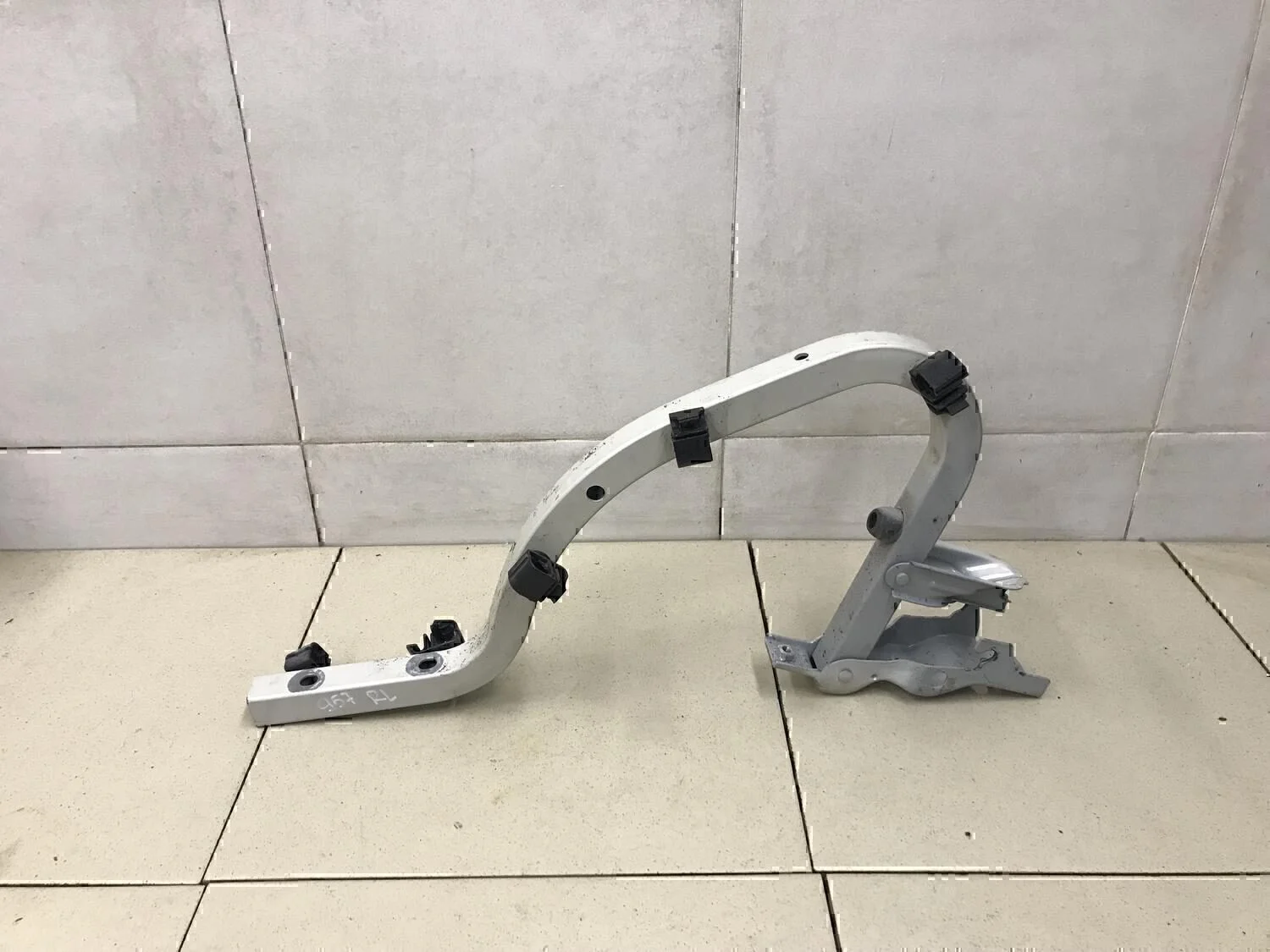Петля крышки багажника Hyundai-KIA Solaris 2010-2017 - миниатюра 2