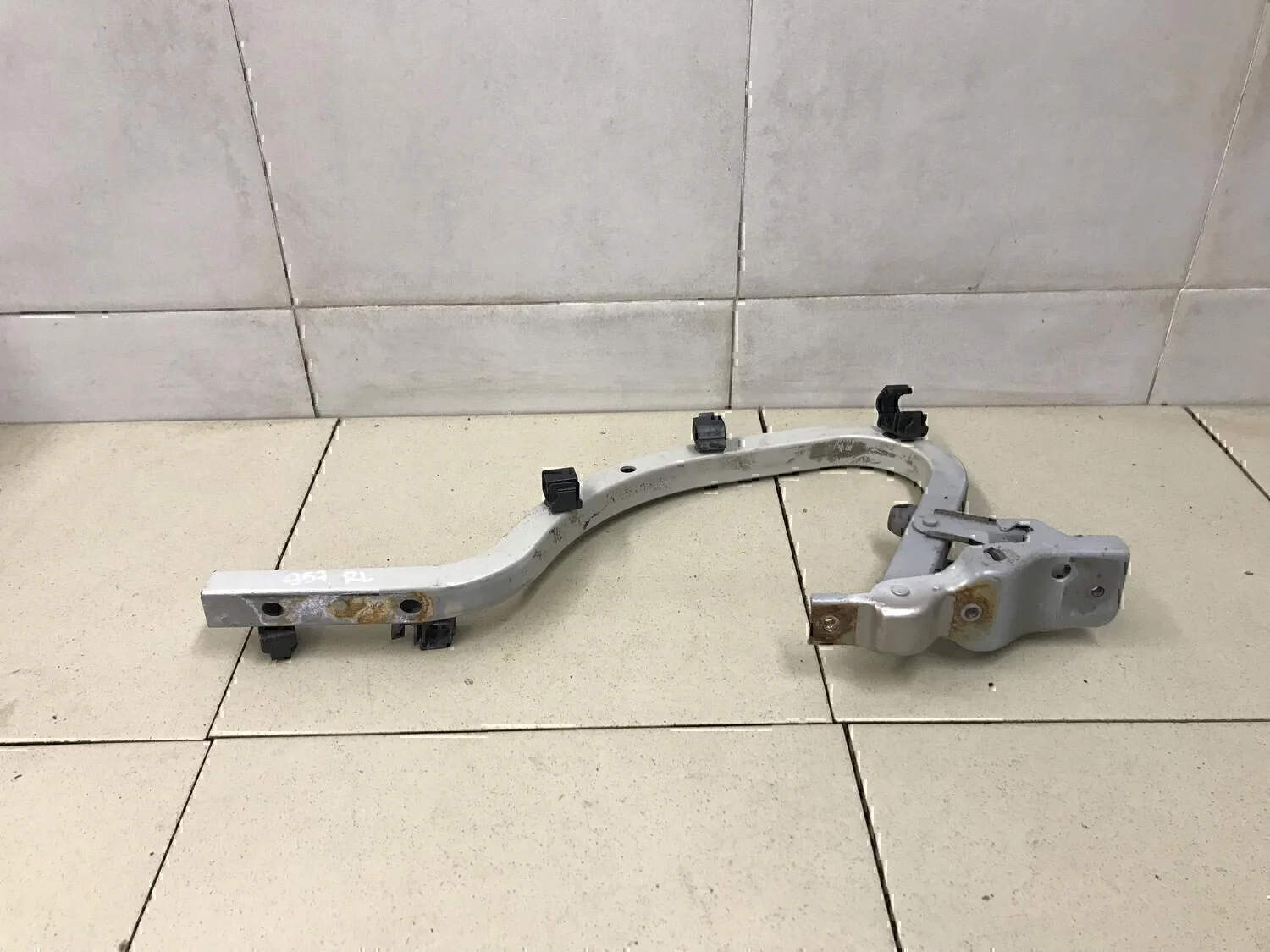 Петля крышки багажника Hyundai-KIA Solaris 2010-2017 - миниатюра 3