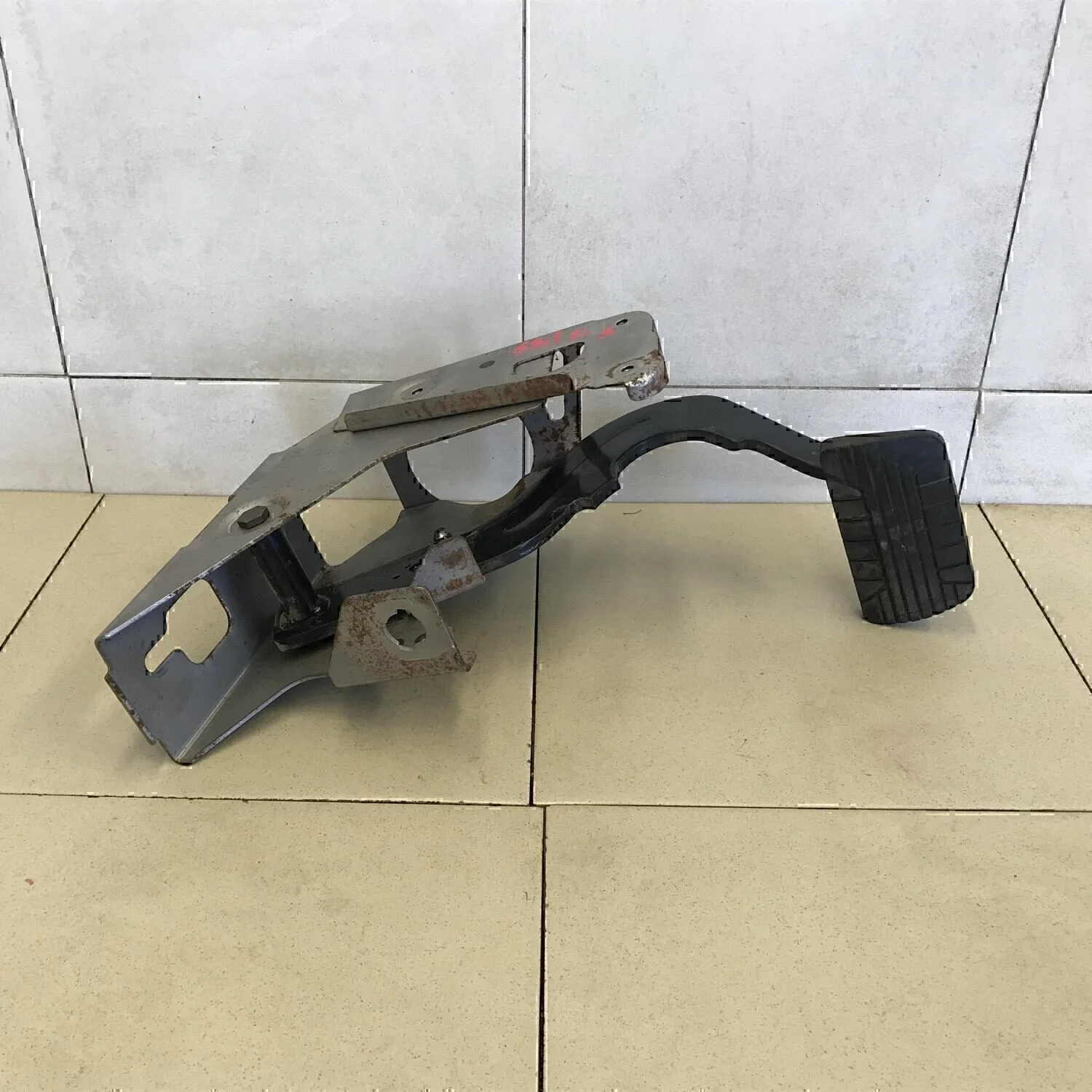 Педаль тормоза Chevrolet Captiva (C100) 2006-2010 - миниатюра 7