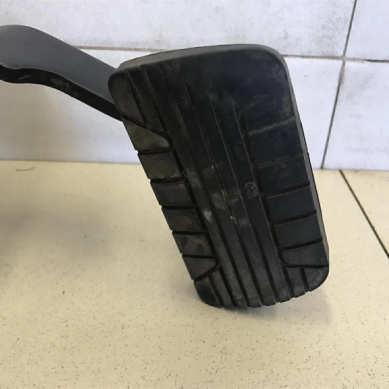 Педаль тормоза Chevrolet Captiva (C100) 2006-2010 - миниатюра 8